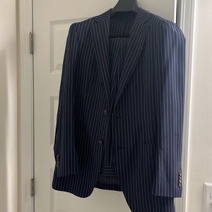 Suit supply pin strip suit
32w - 30L